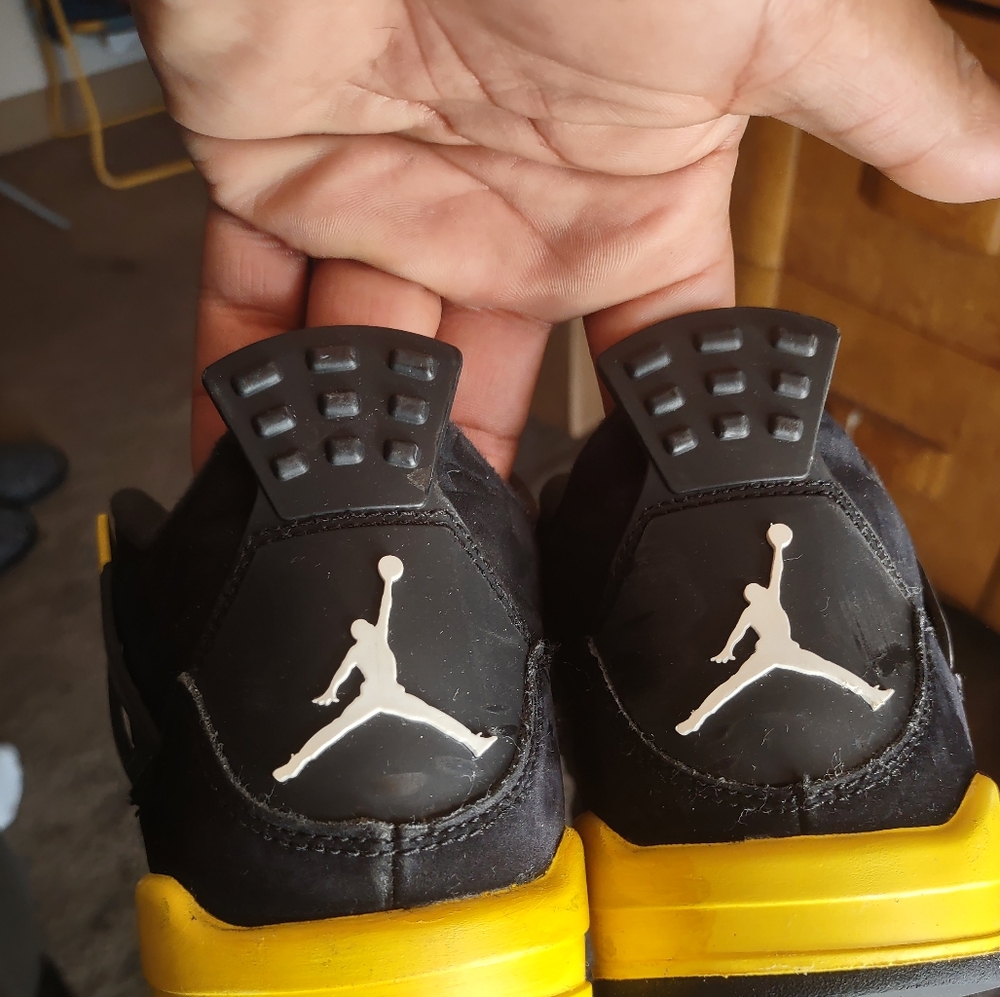 Jordan 4 thunder authentic size5.5y